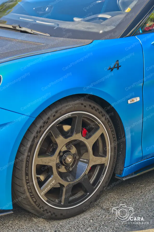 Alpine A110R 2022 — automotive photography